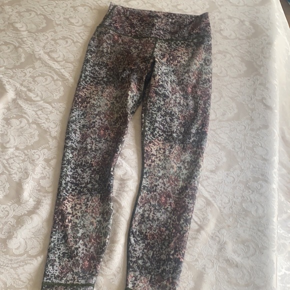 Camouflage Colors Printed Leggings By Fabletics, S - Picture 3 of 8
